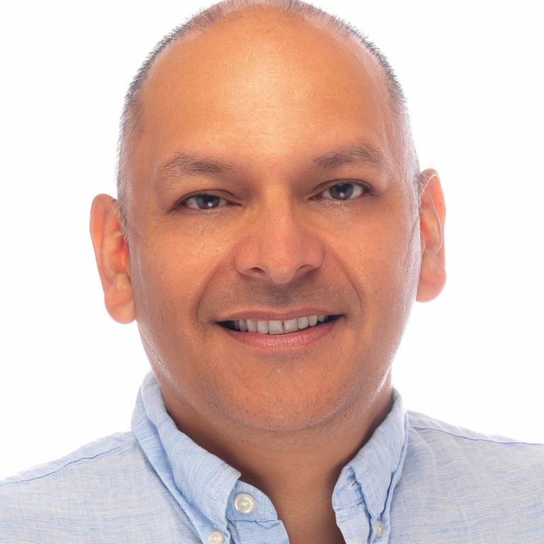 Headshot of Lumacare team member Jairo Marin